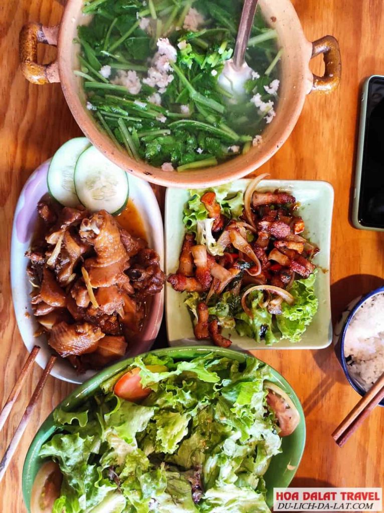 Cơm Bờ Kè Quán