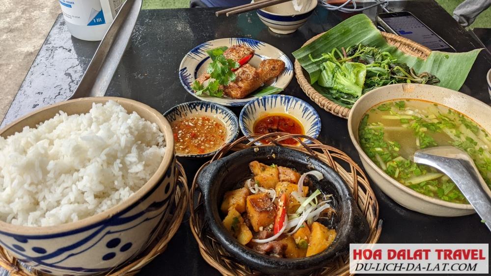 Cơm niêu Lá Chuối
