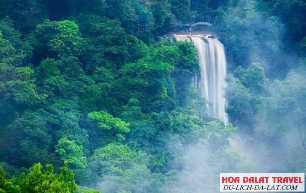 Khung cảnh hoang sơ tại thác Ankroet