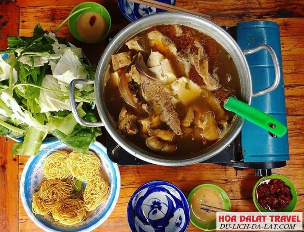 Lẩu ở quán Dìn không chỉ ngon mà giá cũng rất rẻ