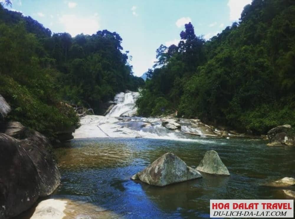 Thác bảy tầng Tà Ngáo