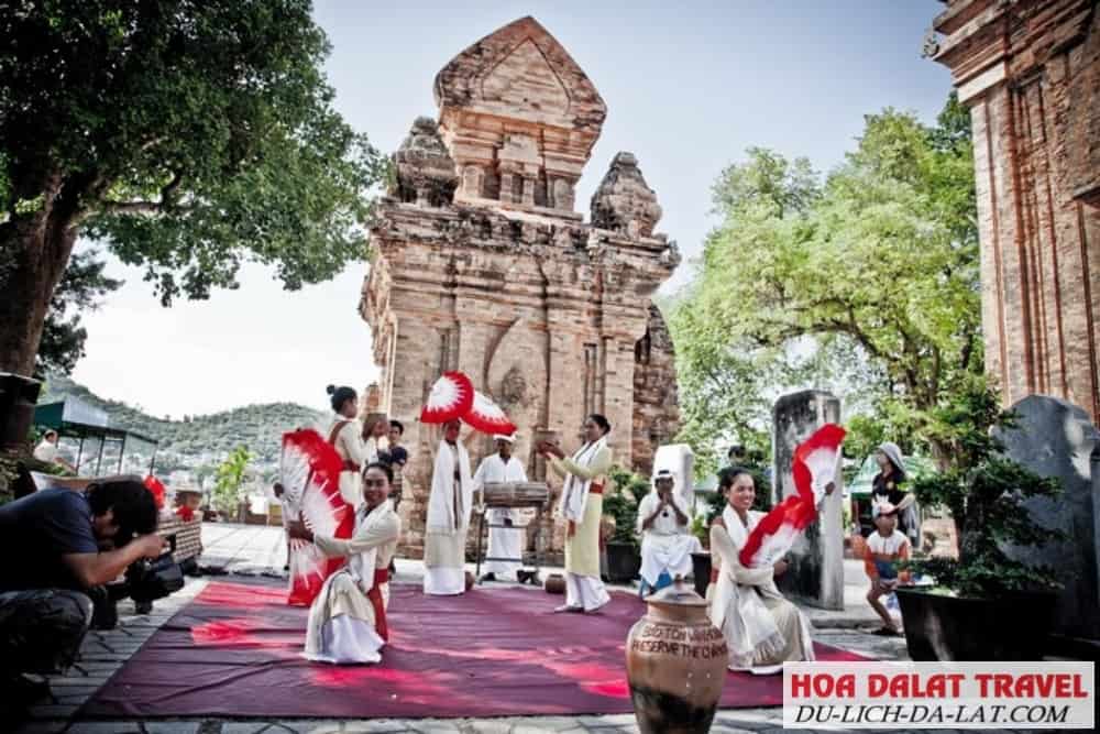 Văn Hóa – Du Lịch