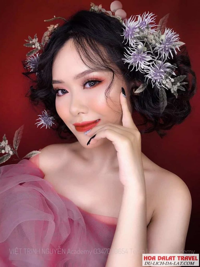 Việt Trinh Nguyễn Makeup