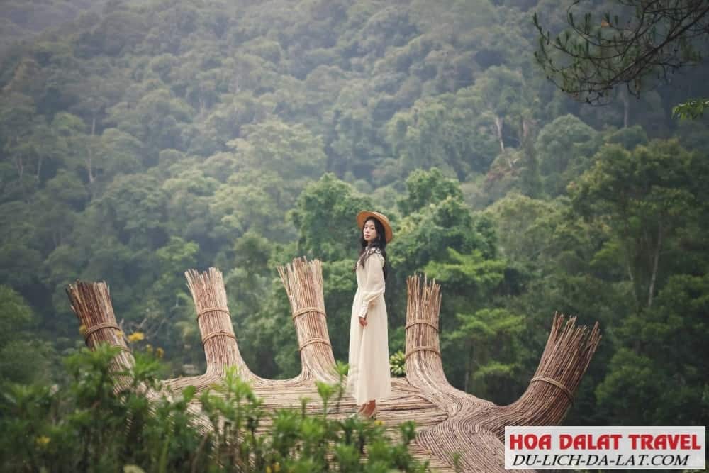 Bàn tay Phật khổng lồ