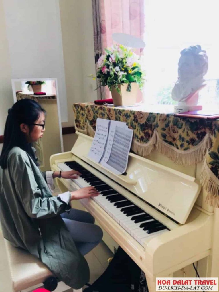 Học đàn ở Trường nhạc BACH Đà Lạt