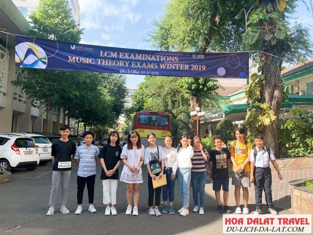 Học viên của Lớp nhạc 17 Thi Sách
