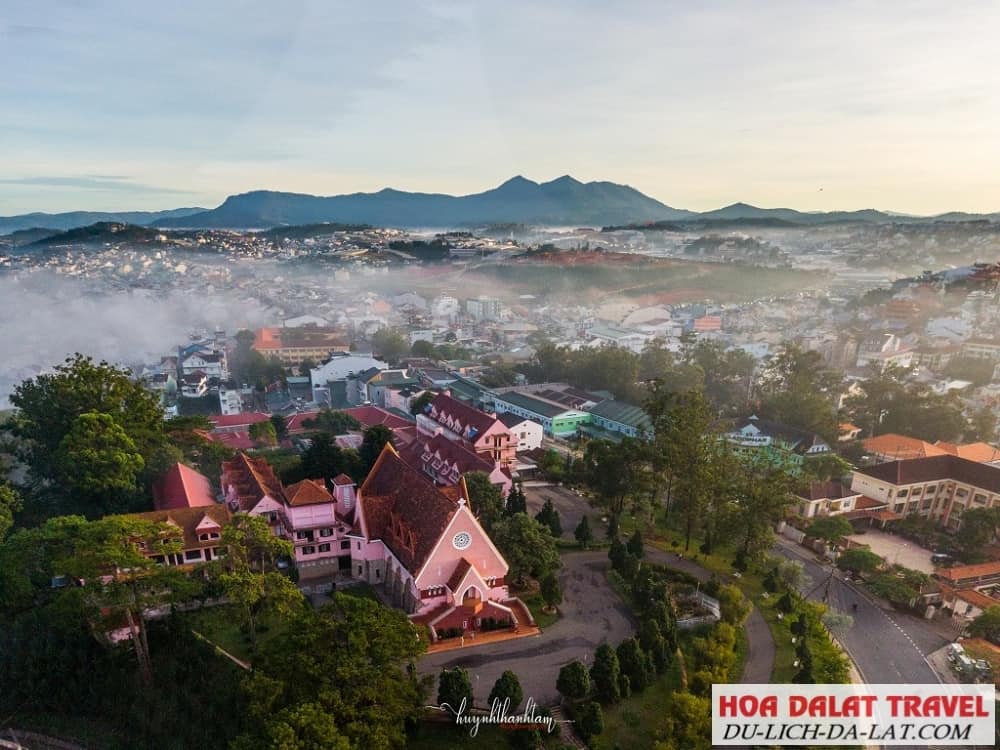 Lối kiến trúc độc đáo của nhà thờ Domaine