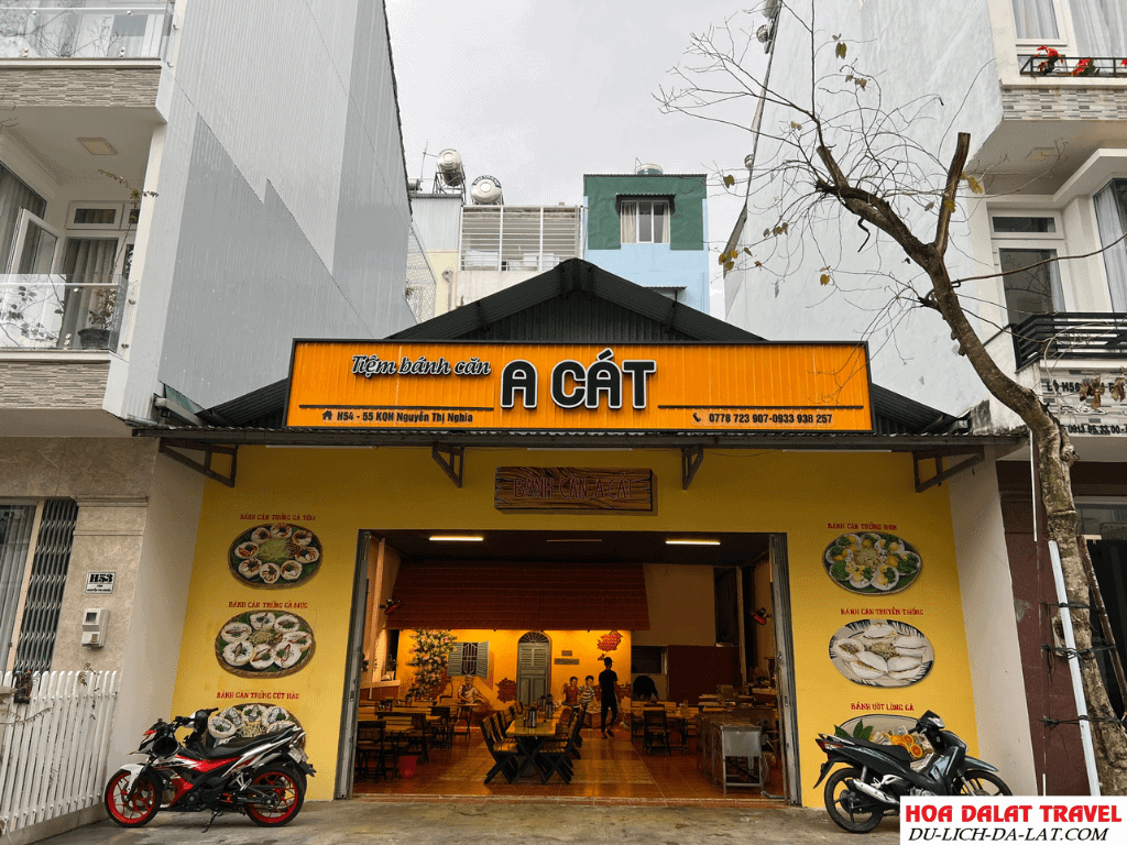Quán bánh căn Đà Lạt