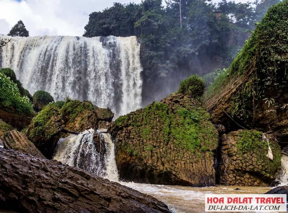 Con thác xinh đẹp như nàng công chúa ngủ trong rừng
