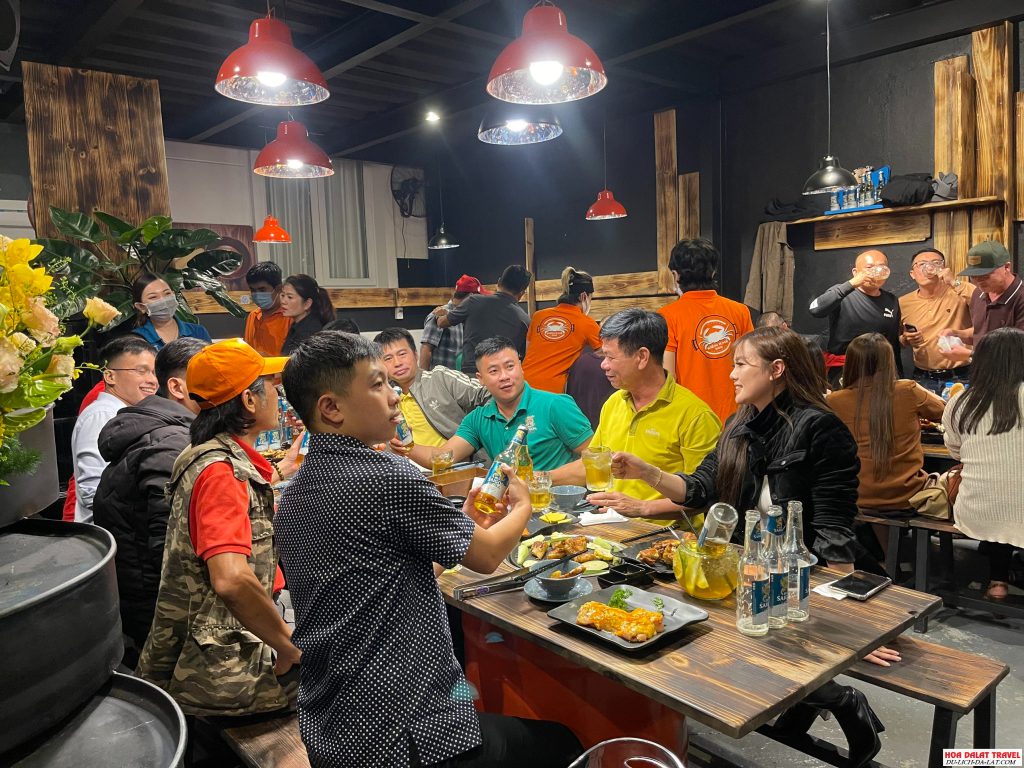 Không gian quán nướng Xiên Khè