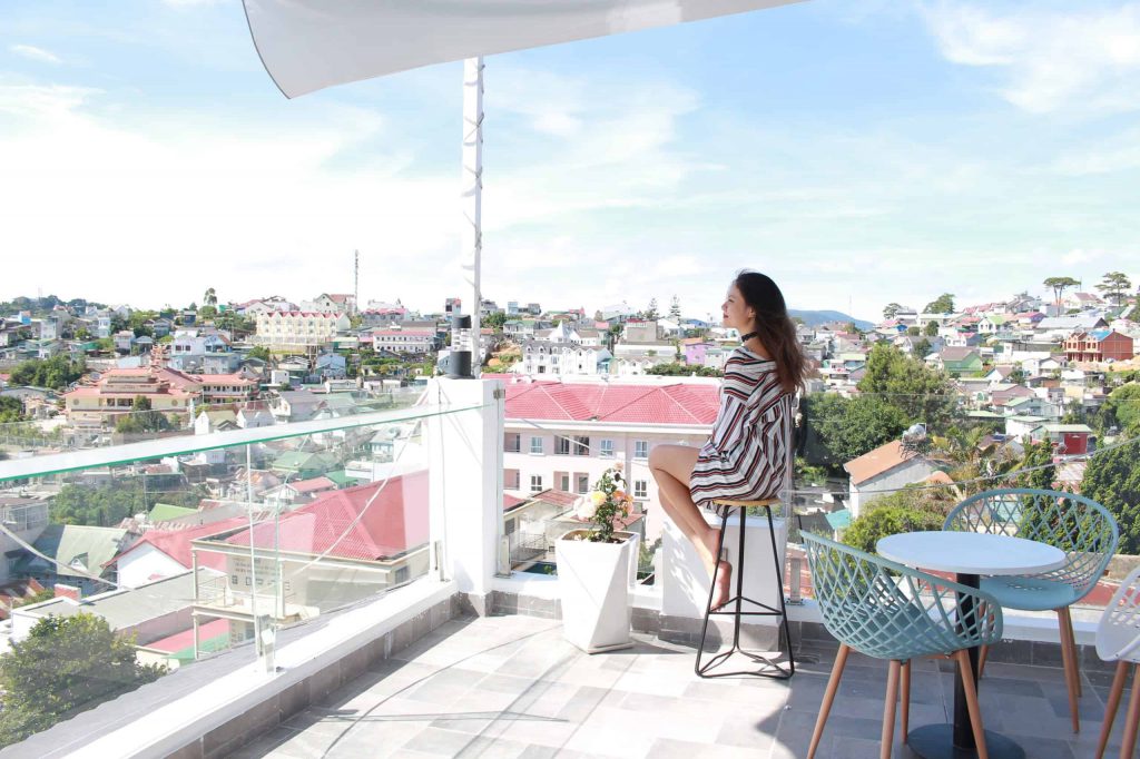 view sân thượng ở Dalat Memory Inn