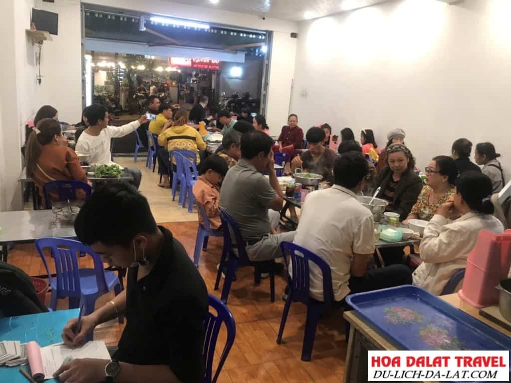 Không gian quán lẩu gà 28 Hải Thượng Đà Lạt
