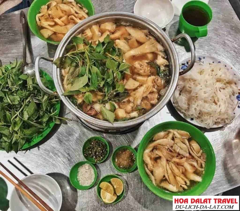 Lẩu gà lá é đặc sản Phú Yên – 28 Hải Thượng Đà Lạt
