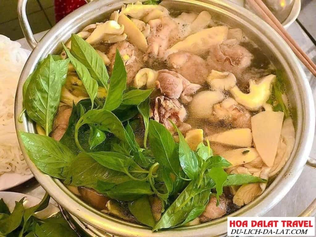 Món lẩu gà lá é ở quán có ngon không