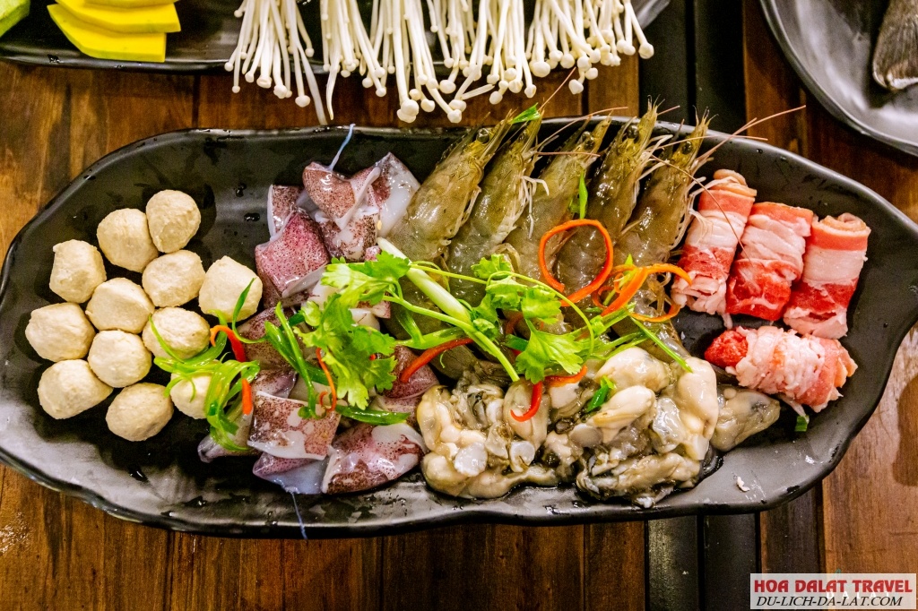 Hải sản được lấy trực tiếp từ Nha Trang đảm bảo độ tươi ngon