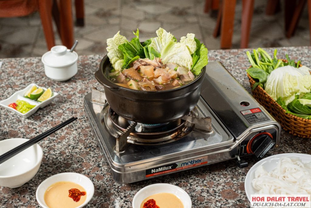 Hương vị lẩu bò cũng hấp dẫn không kém