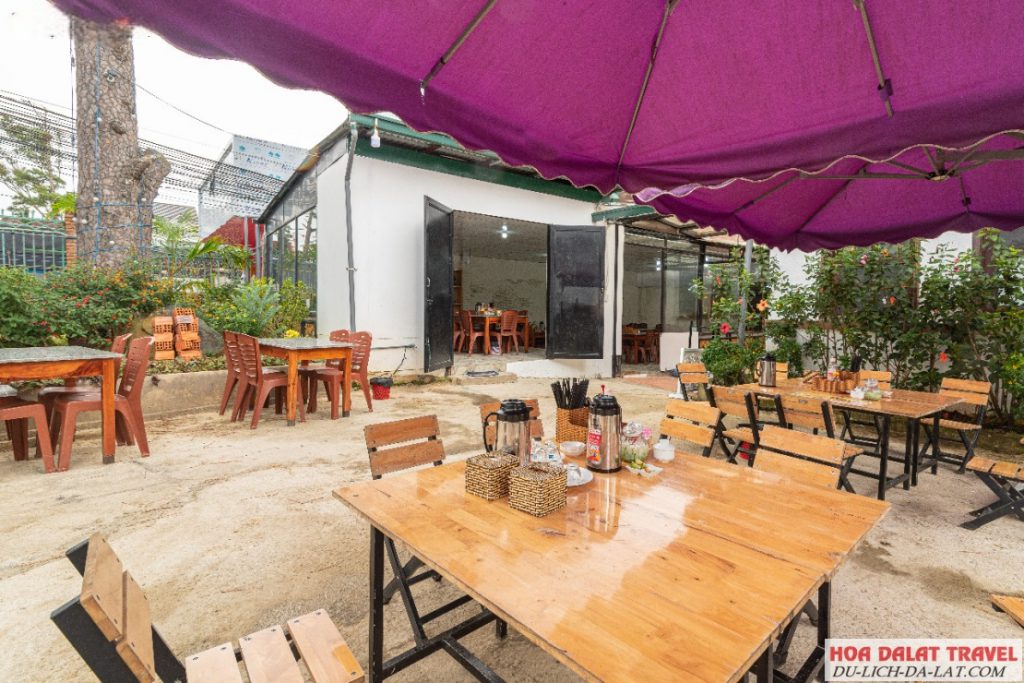 Từ bàn ăn đến sàn nhà luôn được đảm bảo vệ sinh