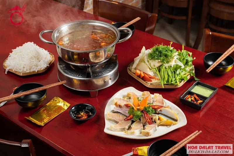 Món lẩu cá tầm tại quán Chu Gia Đà Lạt