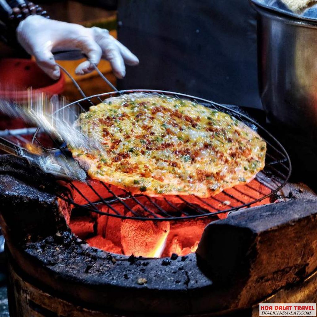 Bánh tráng nướng ở chợ Đà Lạt