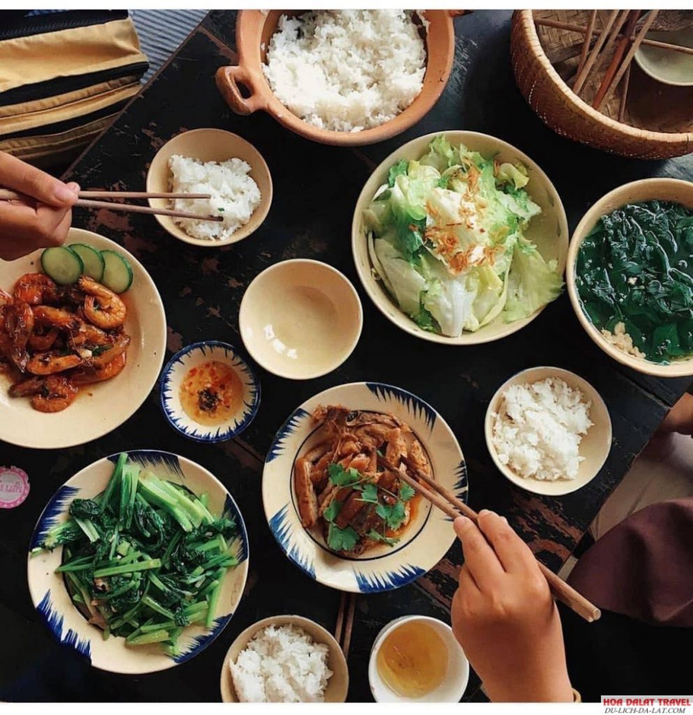 Cơm Ngày Ba Bữa