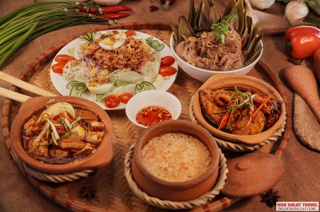 Khu ăn uống gần khu vực Làng hoa Vạn Thành Đà Lạt