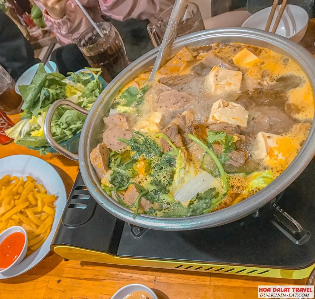 Lẩu bò Ba Toa Quán Gỗ Đà Lạt