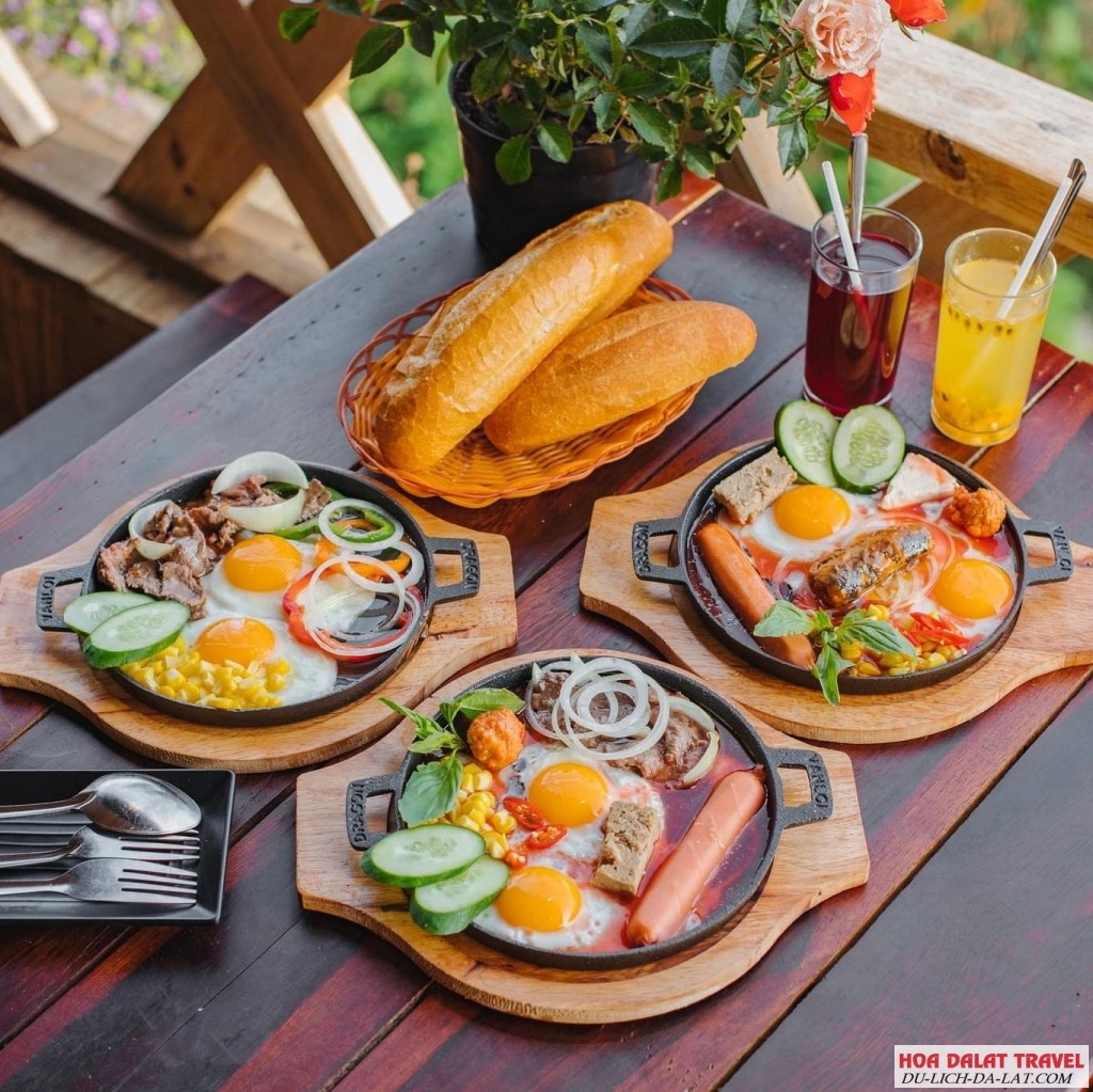 Món Bánh mì chảo Icolor Đà Lạt