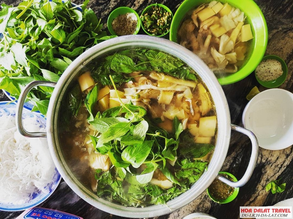 Món Lẩu Gà Lá É Tao Ngộ Đà Lạt