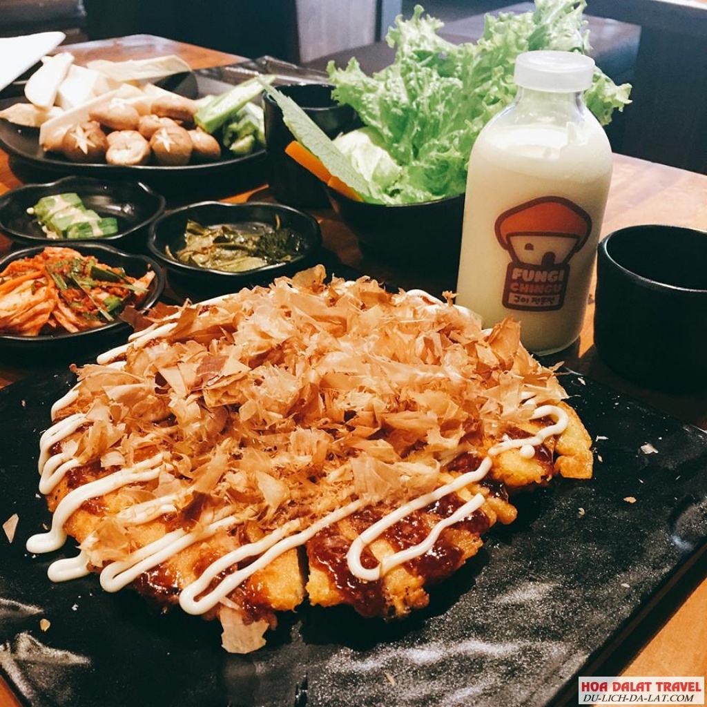 Món ăn tại Fungi Chingu