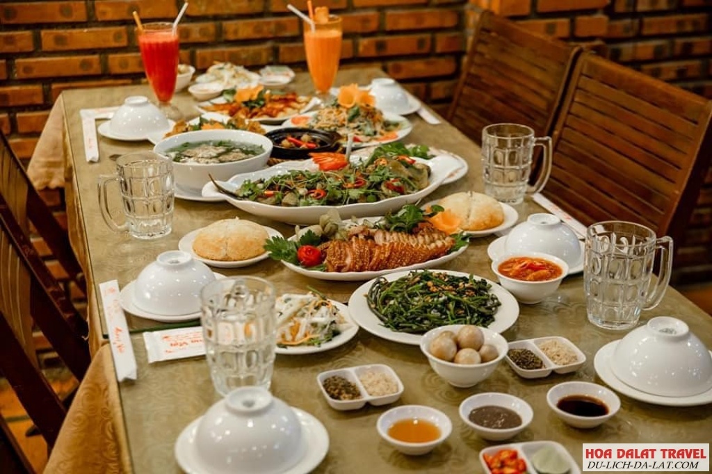 Nhà Hàng Cơm Niêu Hương Việt