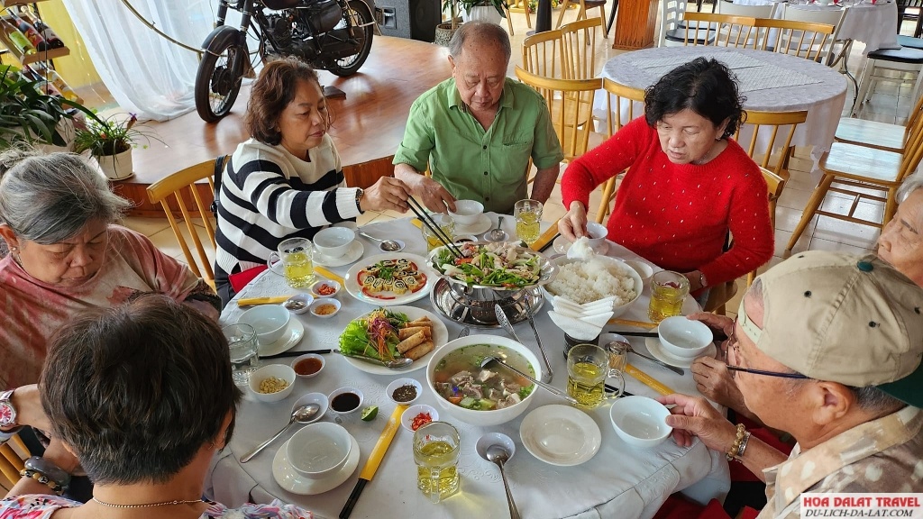 Nhà hàng cơm gia đình, cơm đoàn Memory