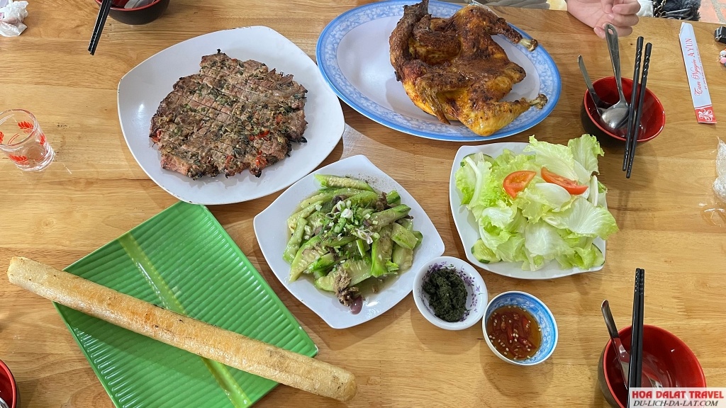 Quán cơm lam gà nướng Tam Nguyên – Ayun