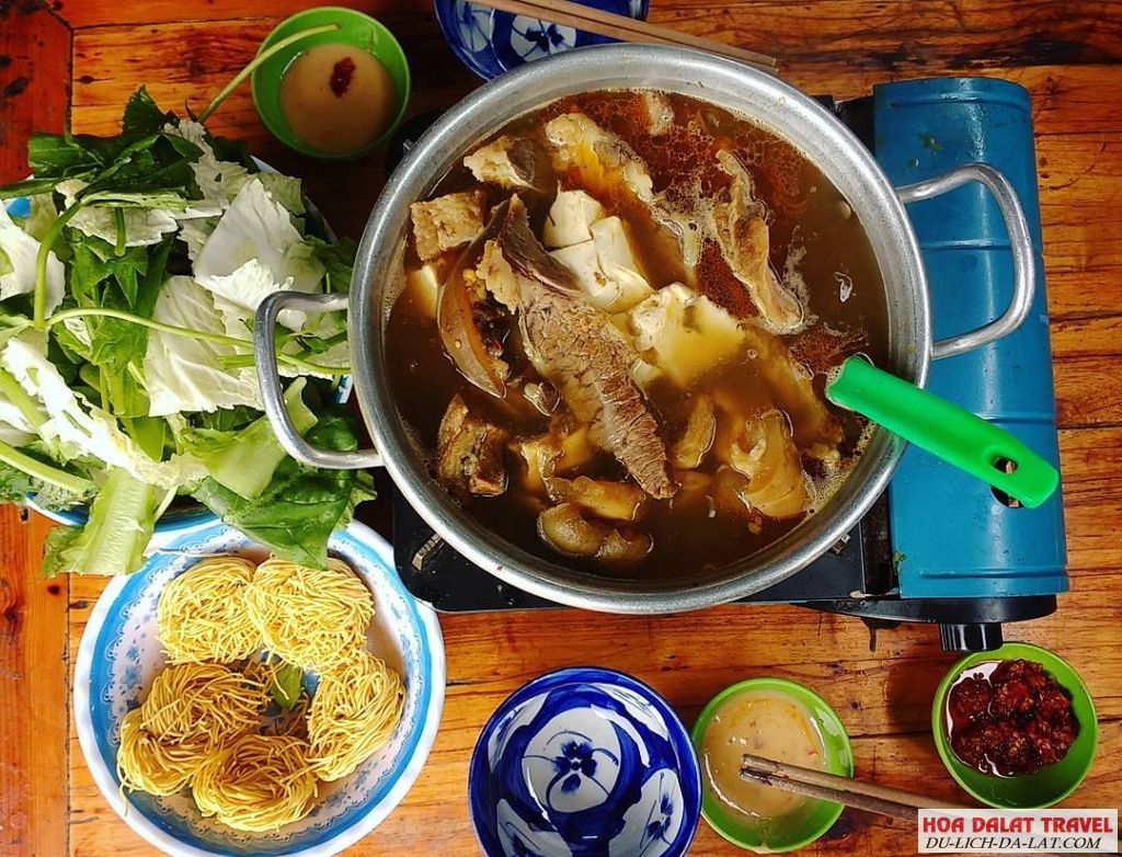 Review Lẩu bò Ba Toa Quán Gỗ