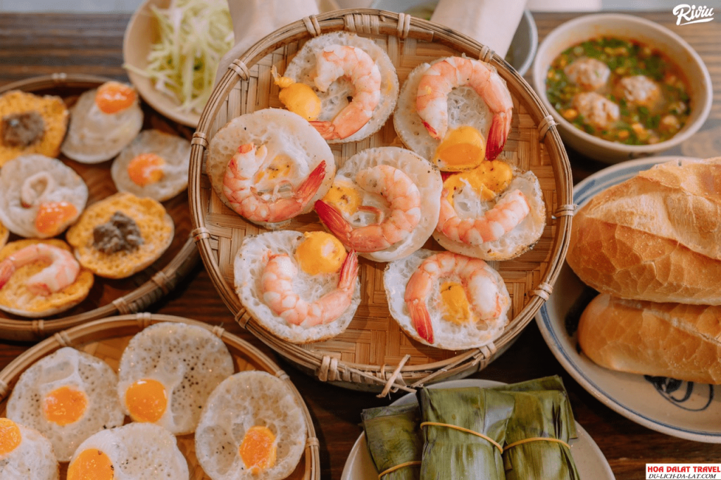 Tiệm bánh căn Bếp