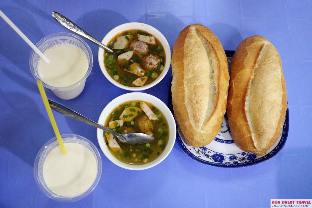 Bánh mì xíu mại Đà Lạt