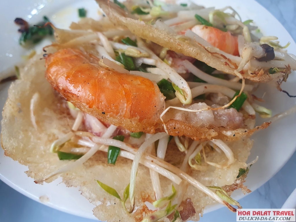 Bánh xèo tại quán được chia thành nhiều loại khác nhau