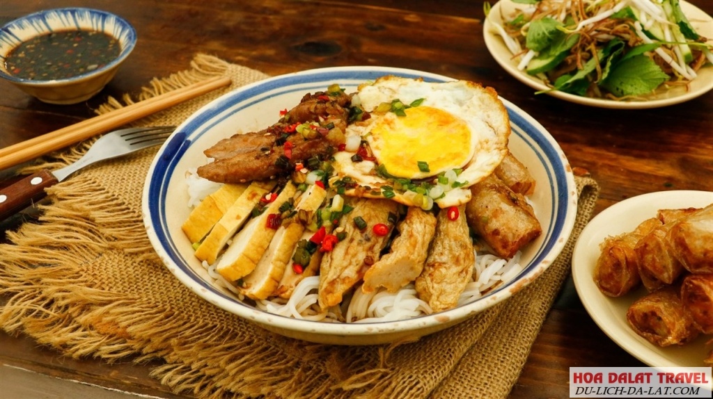 Bún xì dầu tại Bấu Xì Giùn