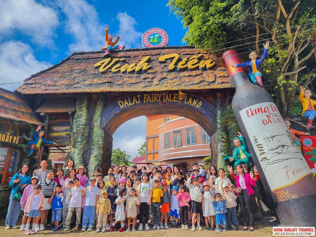 Dalat Fairytale Land – Làng Cổ tích & Hầm rượu Vang Vĩnh Tiến