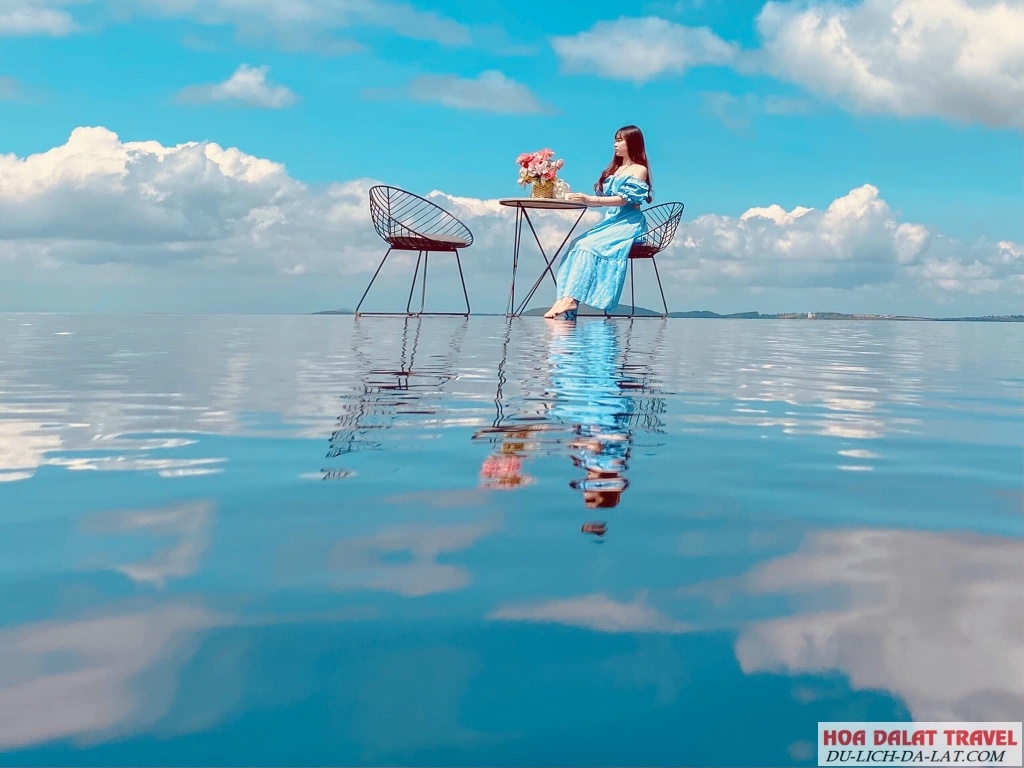 Đồ uống khá đa dạng, giá cả hợp lý