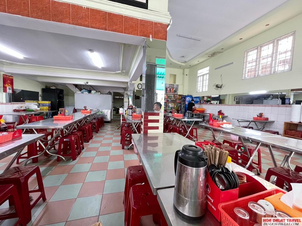 Không gian Bún Bò Huế Công