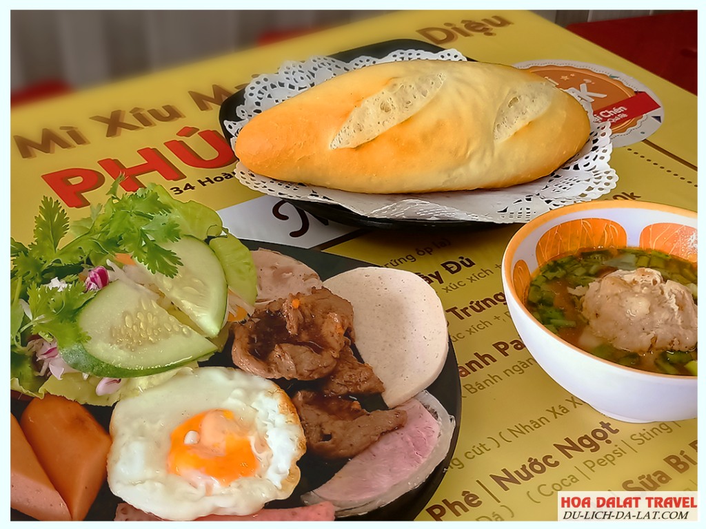 Món ăn Bánh Mì Xíu Mại Phúc Hân ngon, đậm đà, giá cả phải chăng