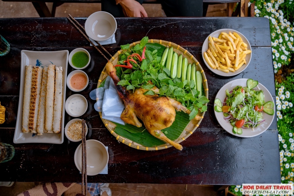 Món cơm lam gà nướng ở quán ngon nổi tiếng Đà Lạt