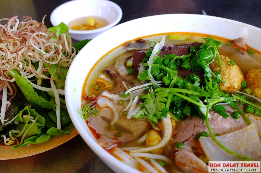 Những quán bún bò Huế ngon gây thương nhớ người dùng