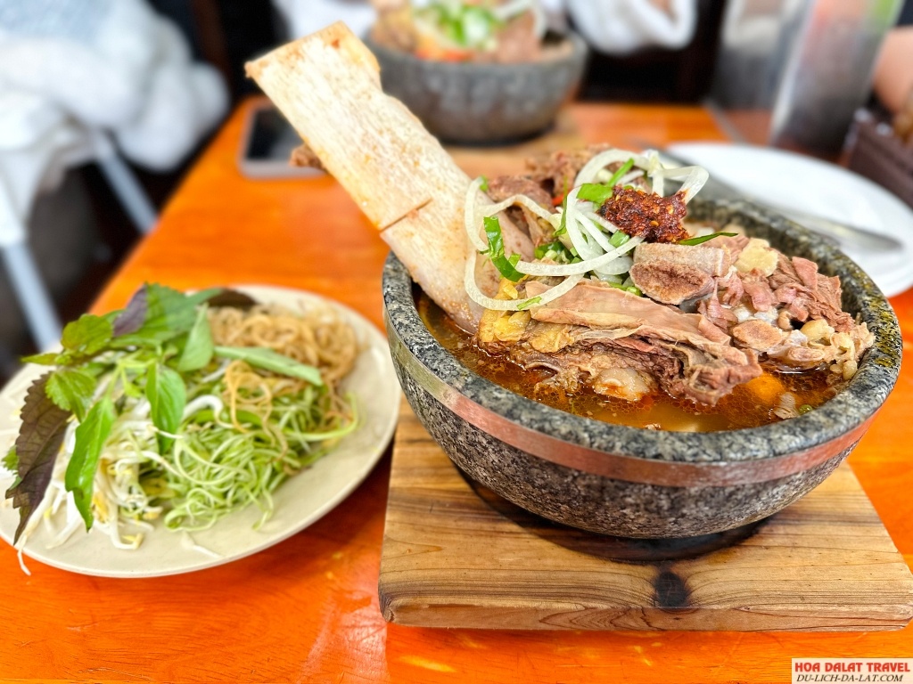 Quán Bún Bò Bốc Khói Đoàn Viên