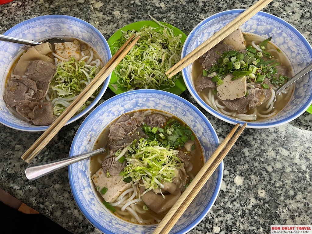 Quán Bún Bò O Lịch