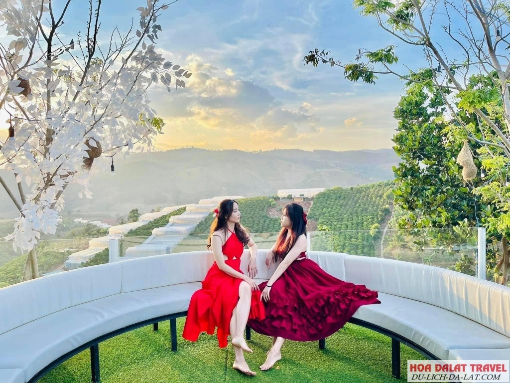 Quán cafe có nhiều background để chụp hình sống ảo