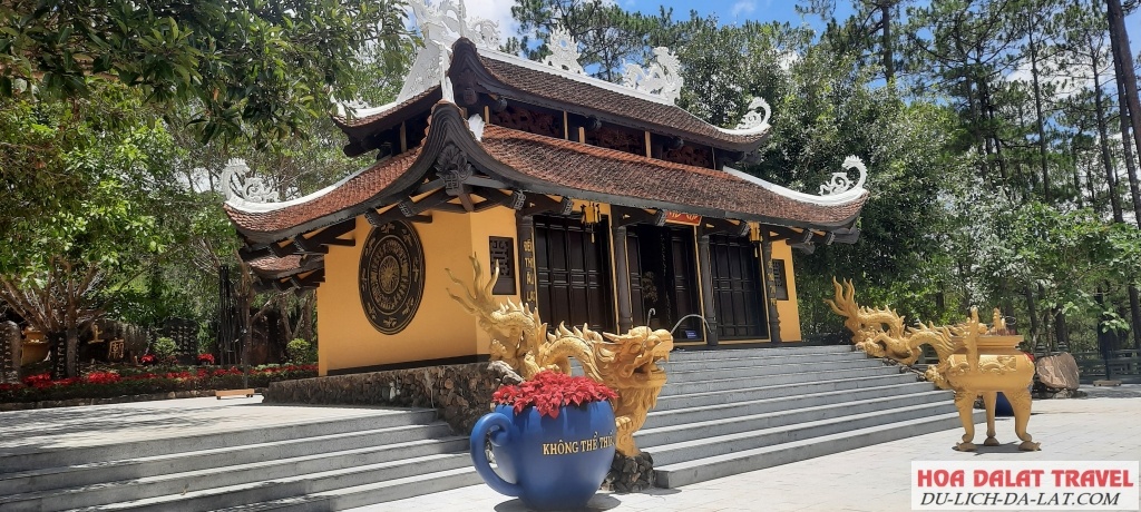 Tham quan khu đền Âu Lạc