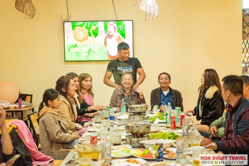 Thưởng thức đại tiệc lẩu nướng, thịt rừng trong không gian mộc mạc, giản dị