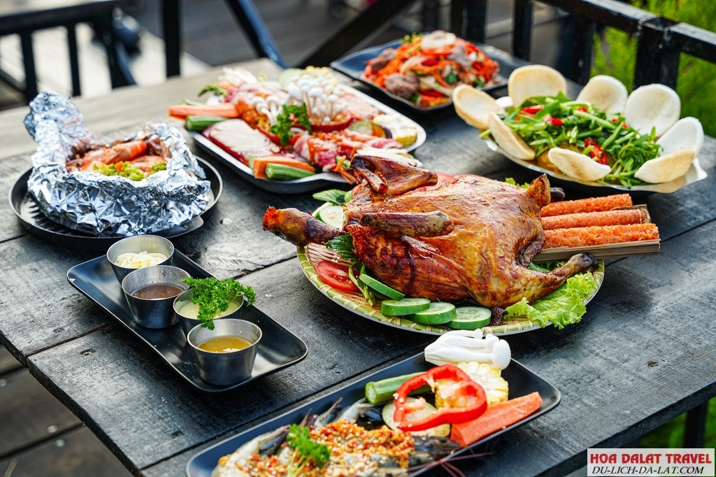 Tiệm Gà Lưng Chừng Đồi Đà Lạt