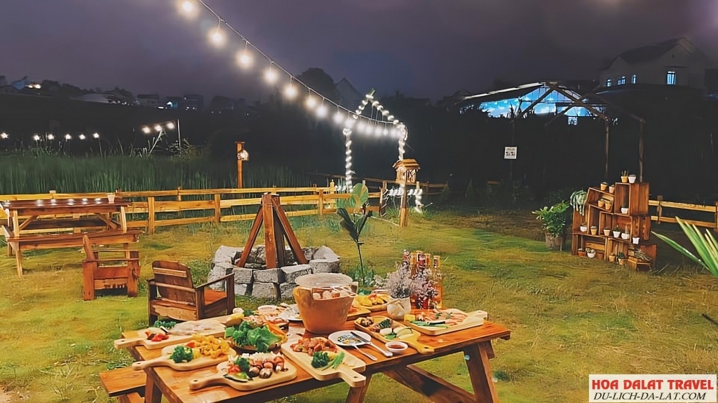 Tiệm gà Tuk Tuk - Tiệm gà nướng cực độc đáo tại Đà Lạt